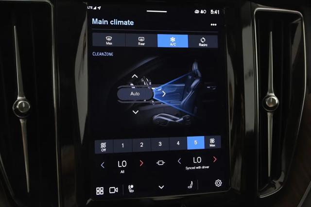 2023 Volvo XC60 B5 Plus Bright Theme