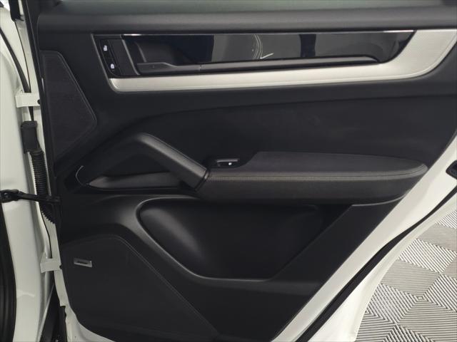 2024 Porsche Cayenne Unknown