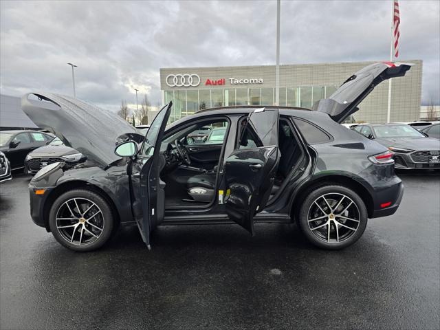 2025 Porsche Macan Base