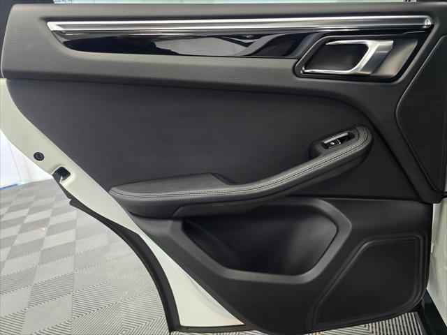 2024 Porsche Macan Unknown