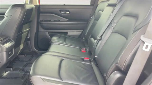 2023 Nissan Pathfinder SL 4WD