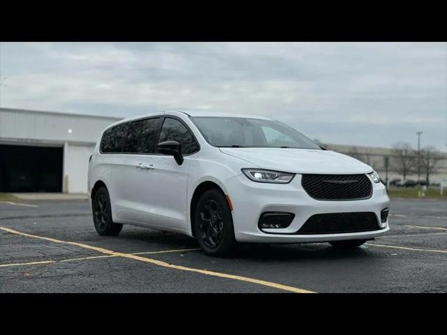 2024 Chrysler Pacifica Hybrid S Appearance Pkg for sale in Crystal Lake, IL