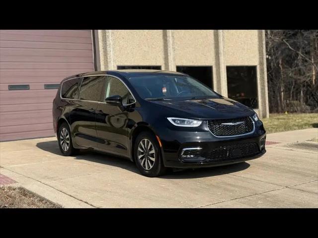 2024 Chrysler Pacifica Hybrid Select for sale in Crystal Lake, IL