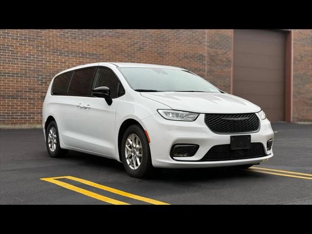 2024 Chrysler Pacifica Hybrid S Appearance Pkg for sale in Crystal Lake, IL