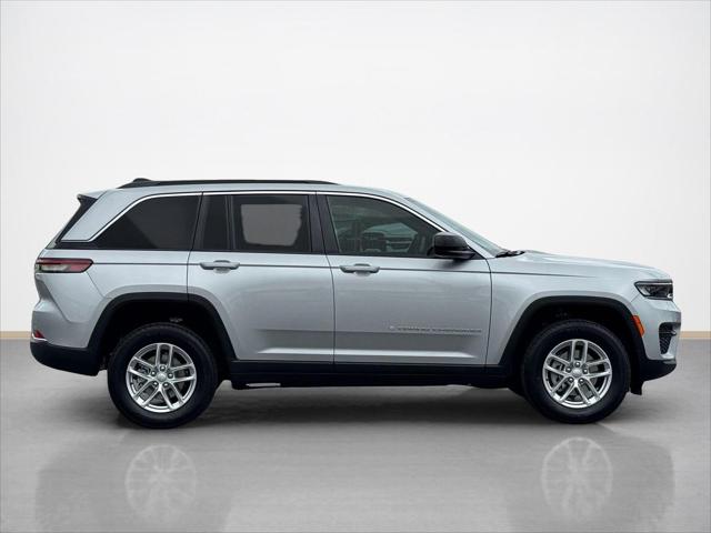 2026 Jeep Grand Cherokee Laredo 4x2