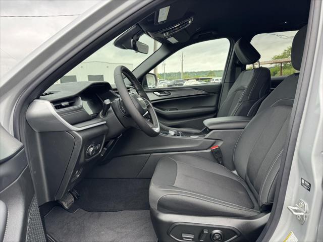 2026 Jeep Grand Cherokee Laredo 4x2