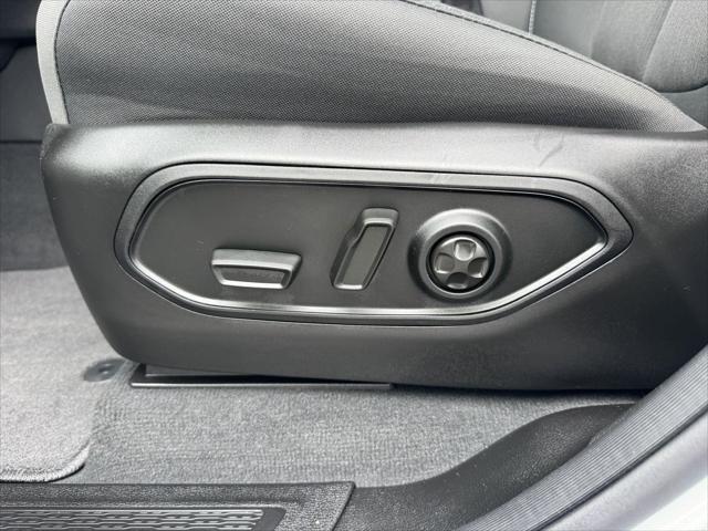 2026 Jeep Grand Cherokee Laredo 4x2