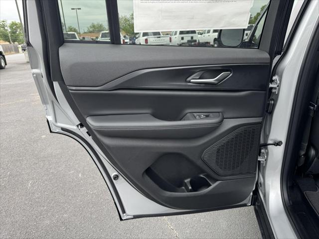 2026 Jeep Grand Cherokee Laredo 4x2