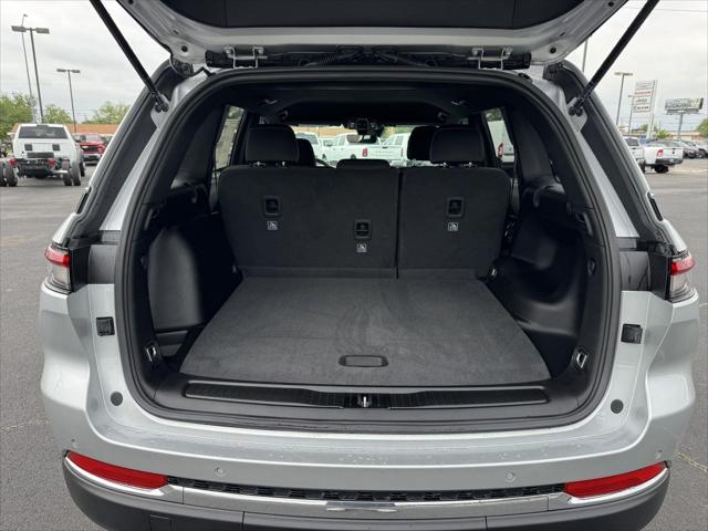 2026 Jeep Grand Cherokee Laredo 4x2
