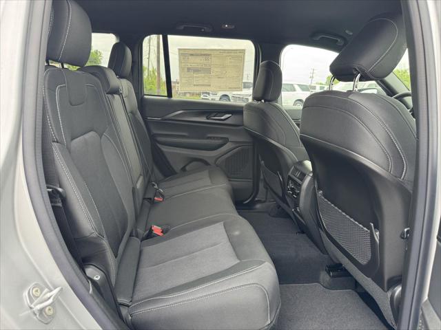 2026 Jeep Grand Cherokee Laredo 4x2