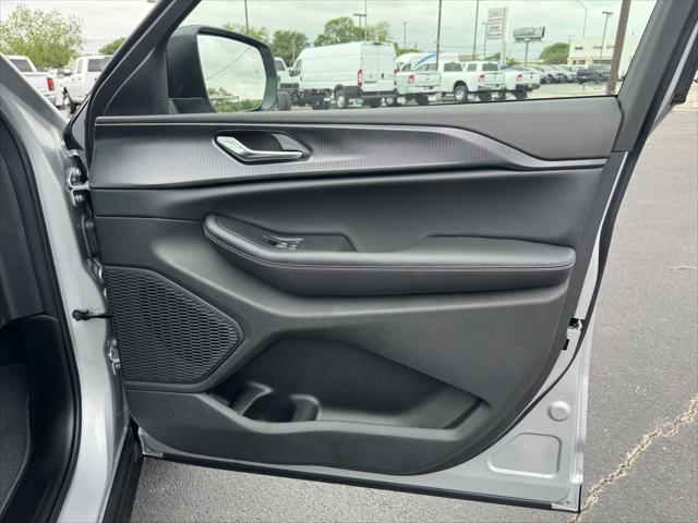 2026 Jeep Grand Cherokee Laredo 4x2