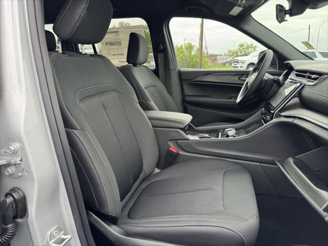 2026 Jeep Grand Cherokee Laredo 4x2