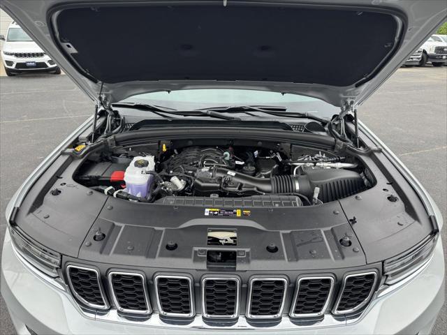 2026 Jeep Grand Cherokee Laredo 4x2