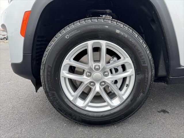 2026 Jeep Grand Cherokee Laredo 4x2