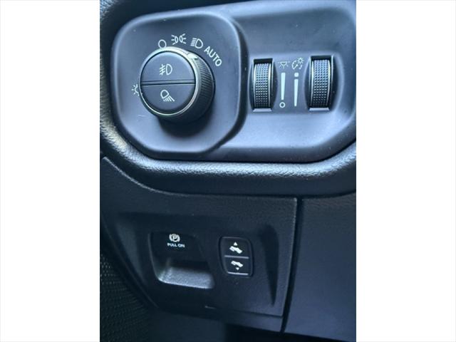 2025 Ram 1500 Big Horn Crew Cab 4x4 5'7" Box