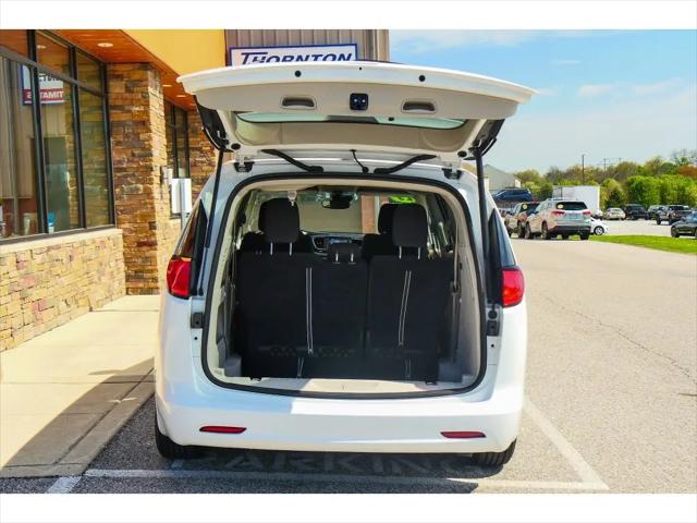 2023 Chrysler Voyager LX