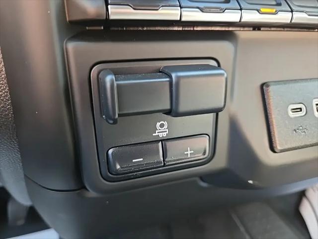 2025 Chevrolet Silverado 1500 4WD Crew Cab Short Bed Custom
