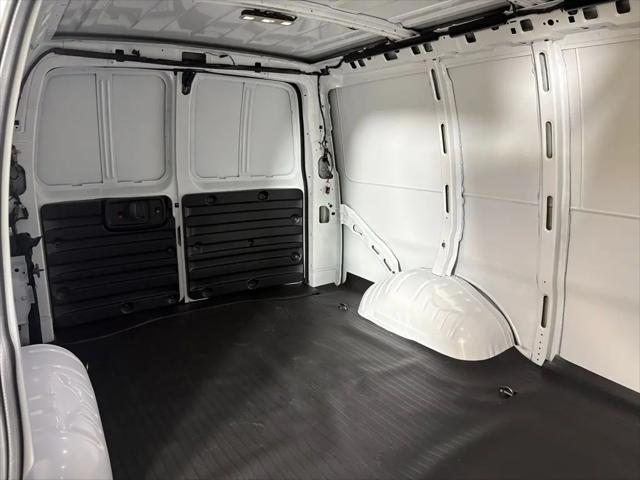 2026 Chevrolet Express Cargo Van 2500 Regular Wheelbase, WT, RWD