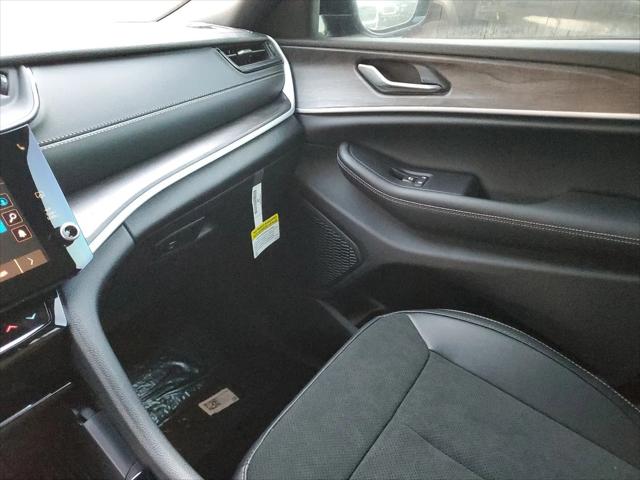 2026 Jeep Grand Cherokee L Altitude 4x2