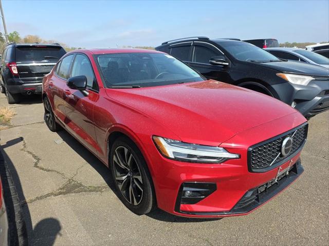 2023 Volvo S60 B5 Core Dark Theme