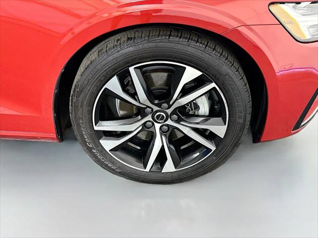 2023 Volvo S60 B5 Core Dark Theme