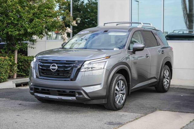 2025 Nissan Pathfinder SL FWD