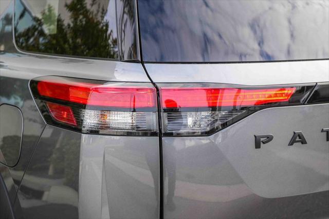 2025 Nissan Pathfinder SL FWD
