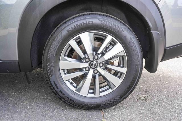 2025 Nissan Pathfinder SL FWD
