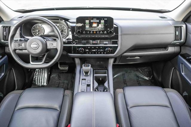 2025 Nissan Pathfinder SL FWD