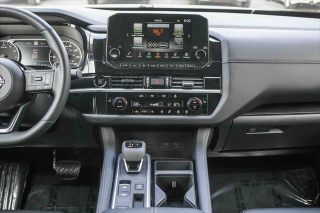 2025 Nissan Pathfinder SL FWD