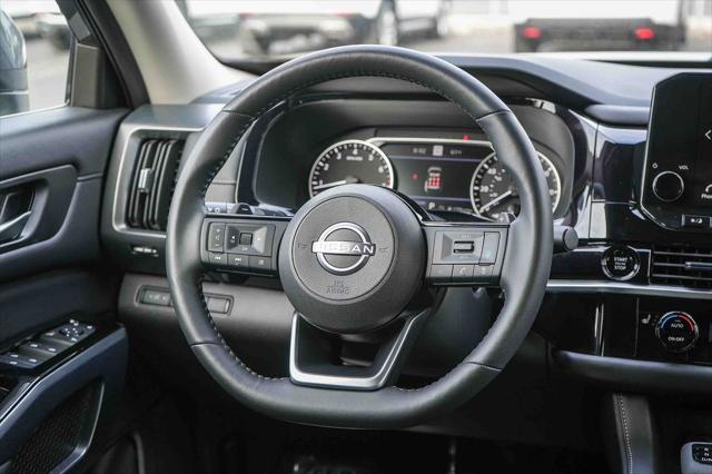 2025 Nissan Pathfinder SL FWD