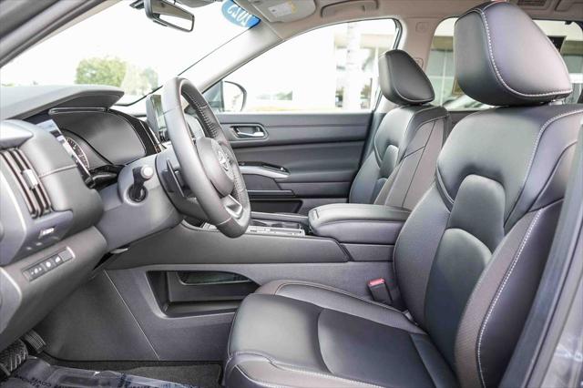 2025 Nissan Pathfinder SL FWD