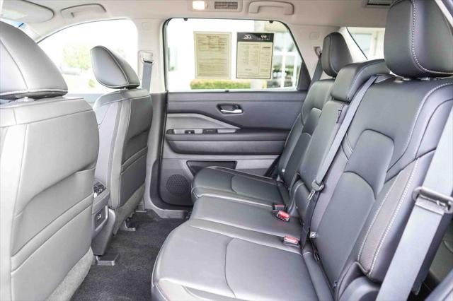 2025 Nissan Pathfinder SL FWD