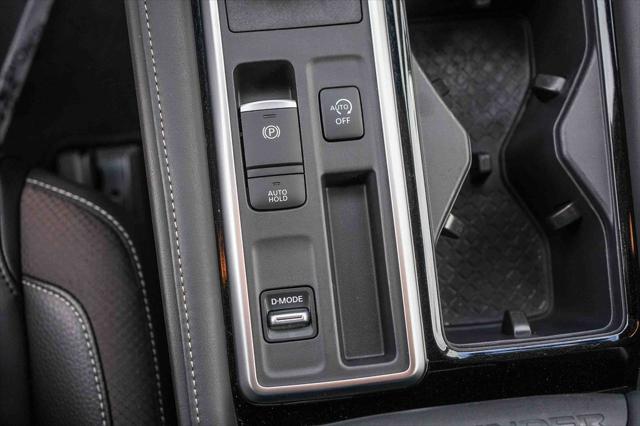 2025 Nissan Pathfinder SL FWD