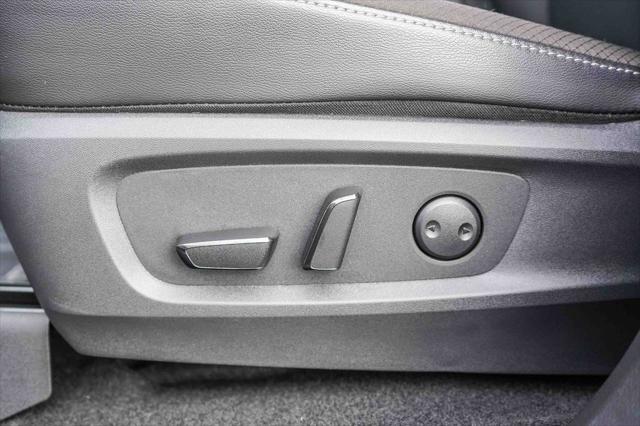 2025 Nissan Pathfinder SL FWD