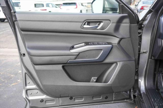 2025 Nissan Pathfinder SL FWD
