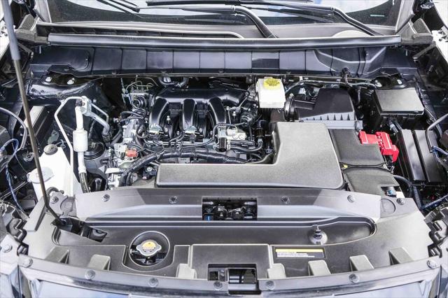 2025 Nissan Pathfinder SL FWD