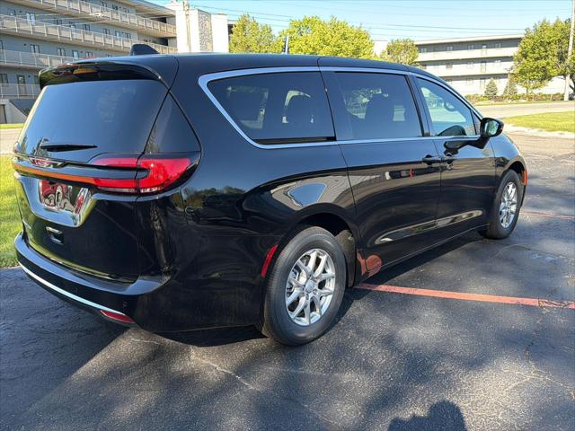 2027 Chrysler Pacifica PACIFICA SELECT