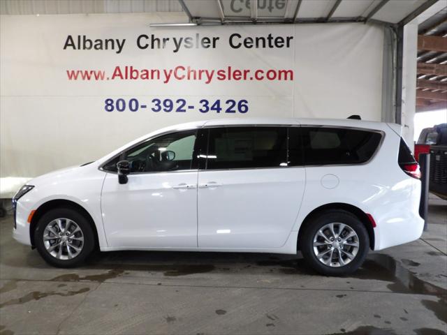 2027 Chrysler Pacifica Select for sale in Albany, MN