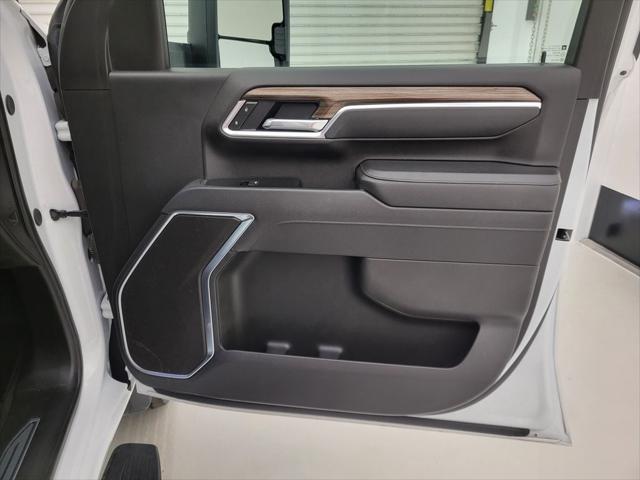 2025 Chevrolet Silverado 2500HD 4WD Crew Cab Standard Bed LT