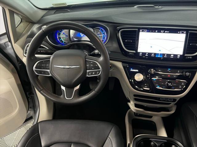 2024 Chrysler Pacifica Hybrid Select
