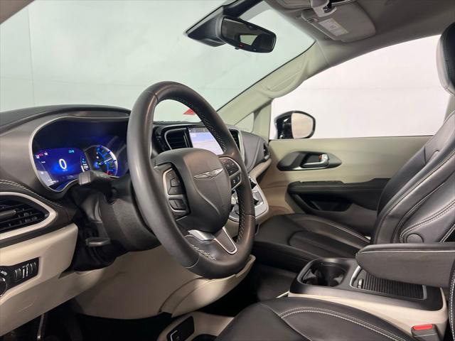 2024 Chrysler Pacifica Hybrid Select