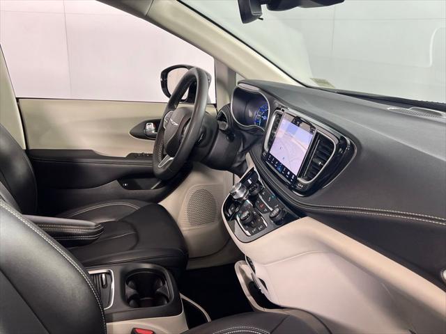 2024 Chrysler Pacifica Hybrid Select