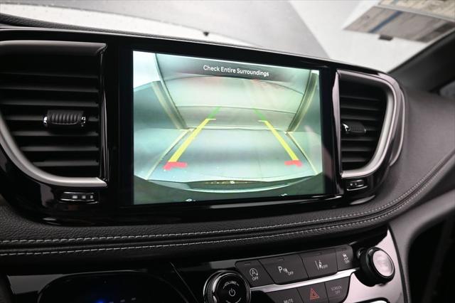 2027 Chrysler Pacifica Select