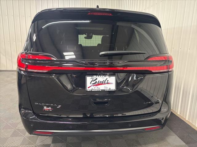 2027 Chrysler Pacifica Limited