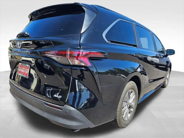 2025 Toyota Sienna XLE