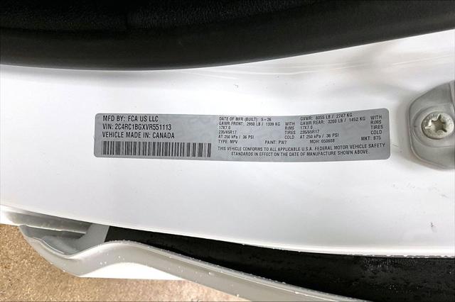 2027 Chrysler Pacifica Select