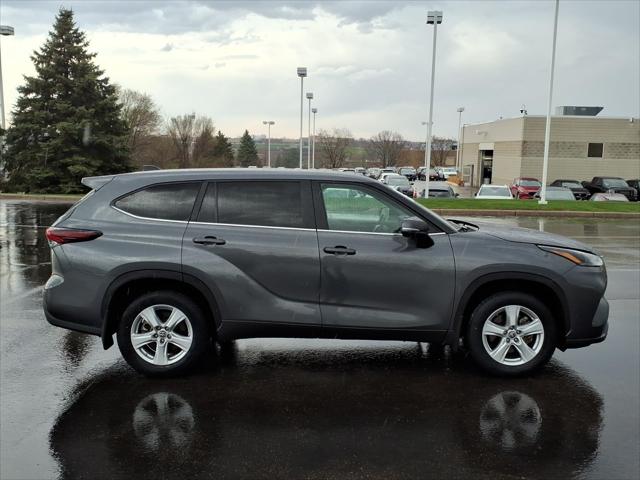 Used 2024 Toyota Highlander LE with VIN 5TDKDRBH2RS534003 for sale in Burnsville, Minnesota