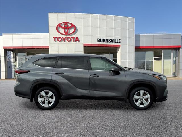Used 2024 Toyota Highlander LE with VIN 5TDKDRBH2RS534003 for sale in Burnsville, Minnesota