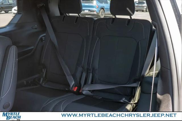 2024 Jeep Grand Cherokee L Laredo 4x2